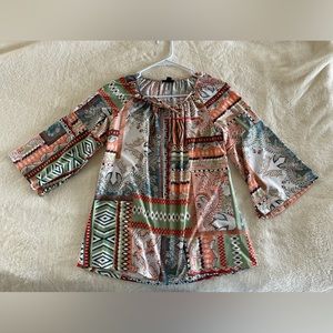 Multi colored top. 3/4” bell sleeves. Excellent condition. Smoke & pet free home